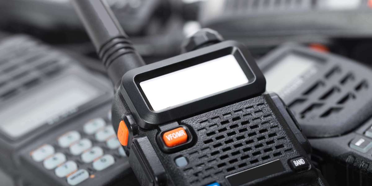 What Is the Difference Between VHF and UHF Radio Communication?