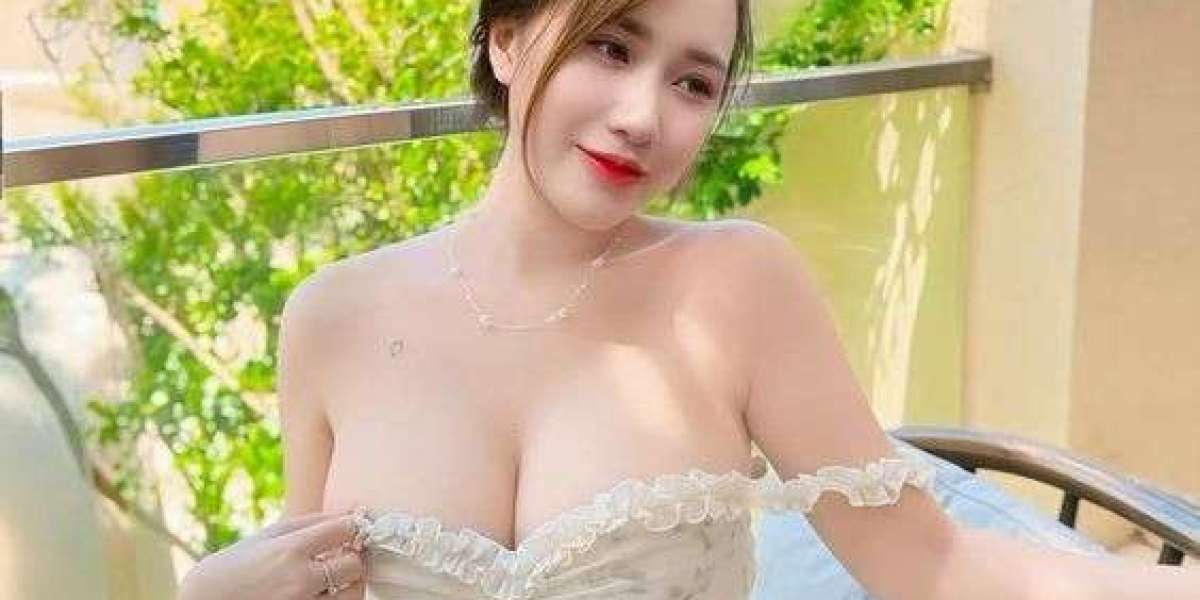 How to Stay Safe When Encountering “Escort Service” Advertisements in Dubai