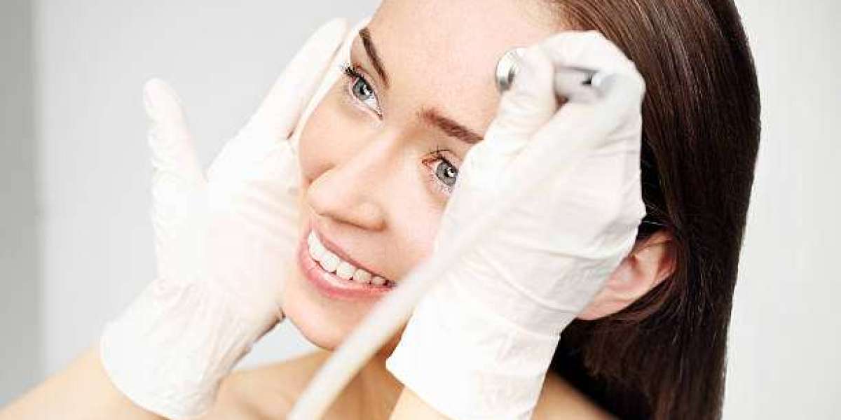 Diamond Peeling in Dubai: Reviving Dull and Tired Skin