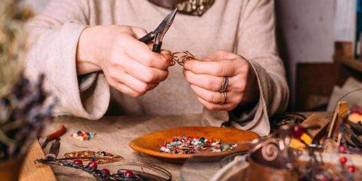 Exploring the Craft Behind Handcrafted Custom Jewelry Art