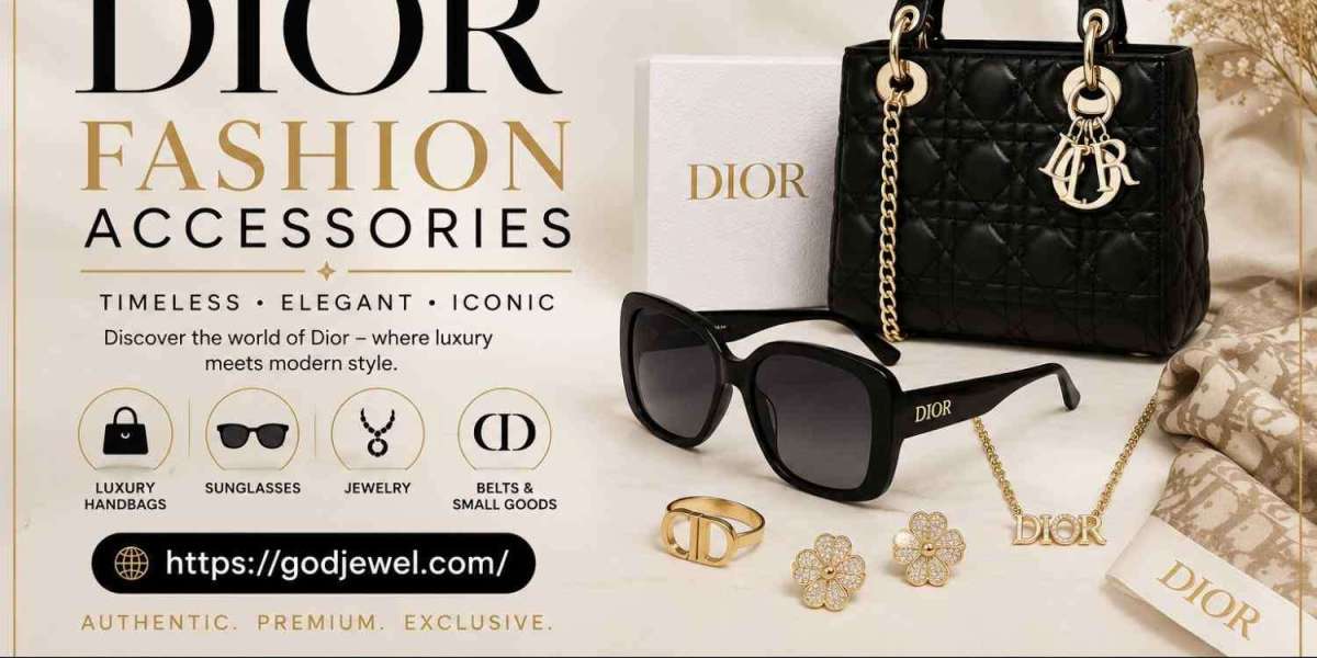 Van Cleef Fashion Necklaces That Still Feel Timeless