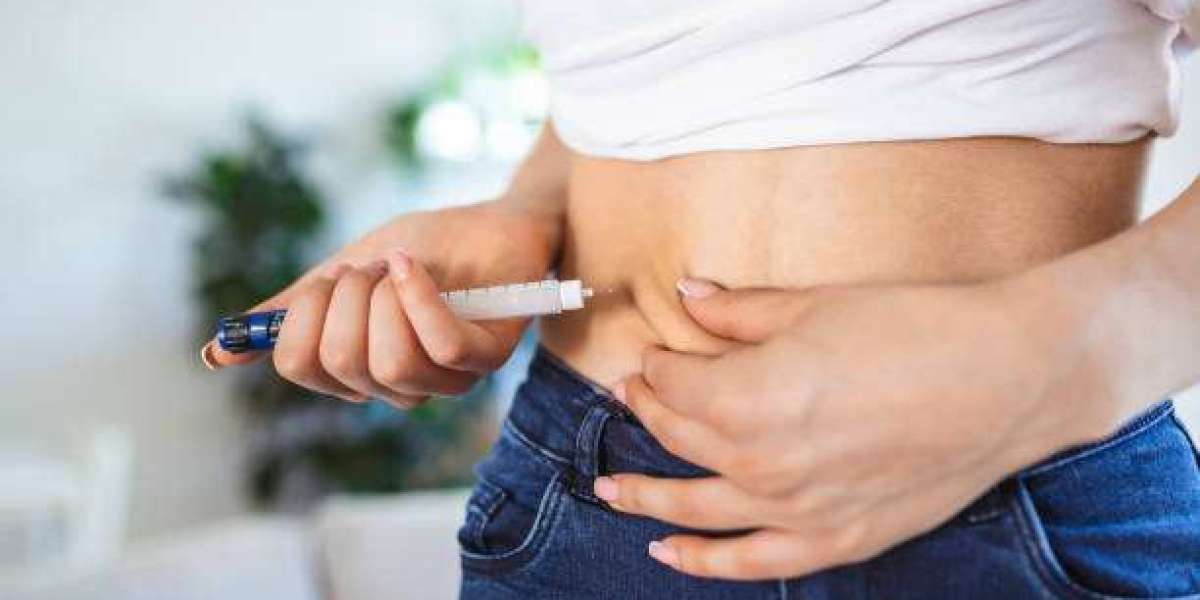 Aqualyx Injections for Effective Fat Pocket Removalc