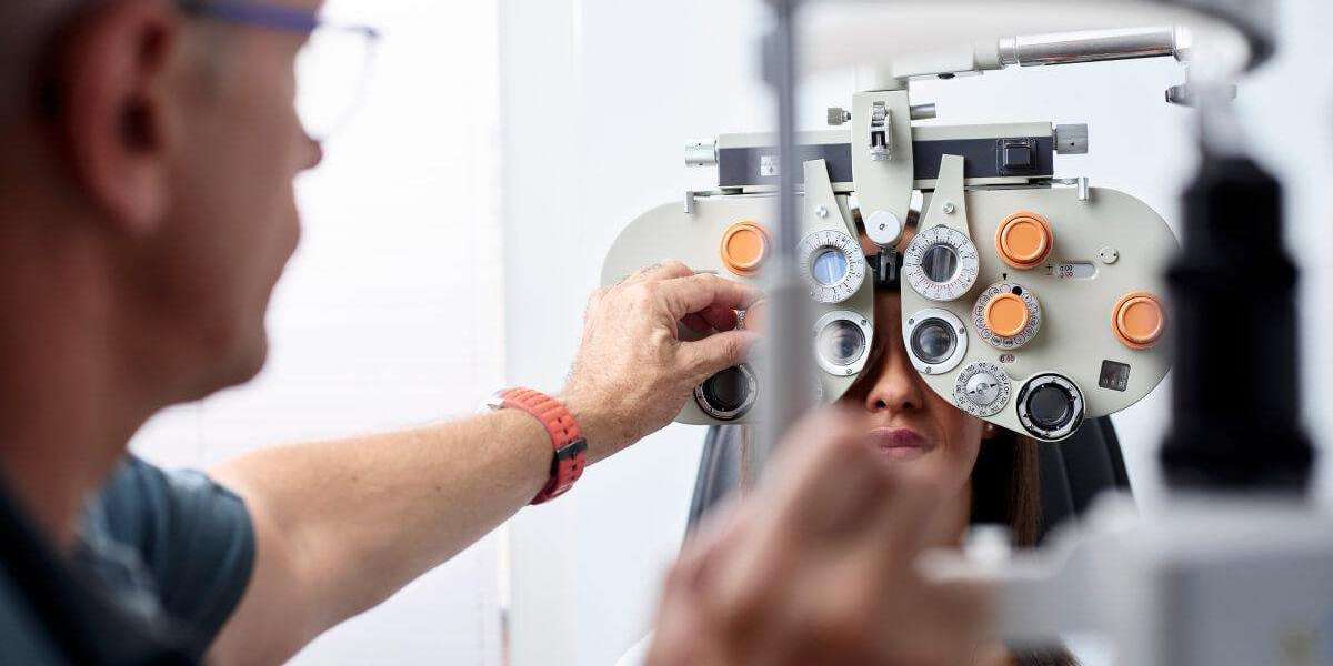 Are Digital Screens Affecting Your Eyes? Get an Eye Exam in Hamilton