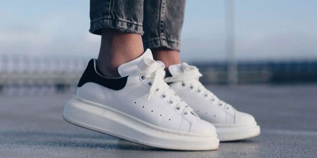 Alexander McQueen Sneakers: The Perfect Blend of Luxury and Streetwear