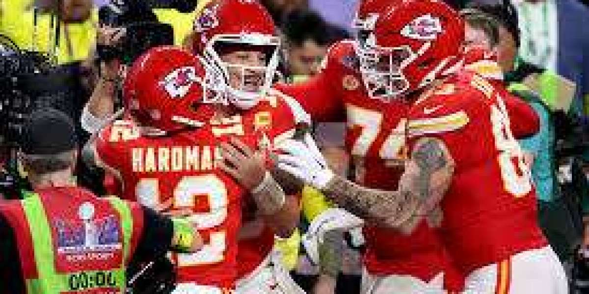 If this is Travis Kelce ast Dance it mythical