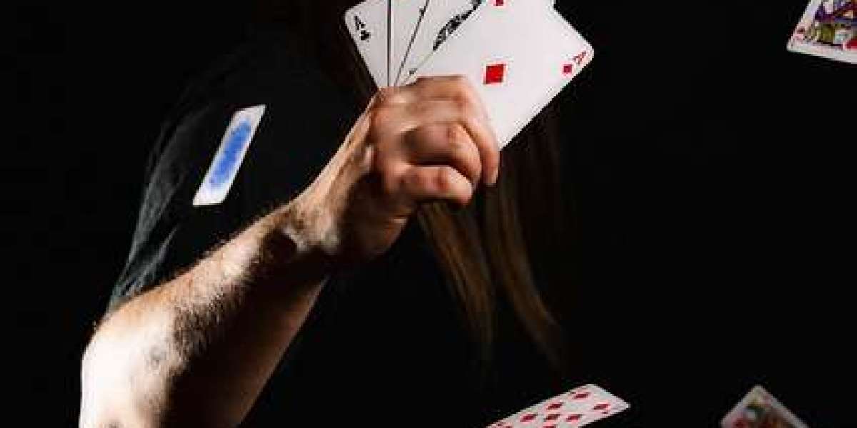 "The Role of Cross-Industry Partnerships in Shaping Online Casino Offerings: Exploring Collaborations with Entertai