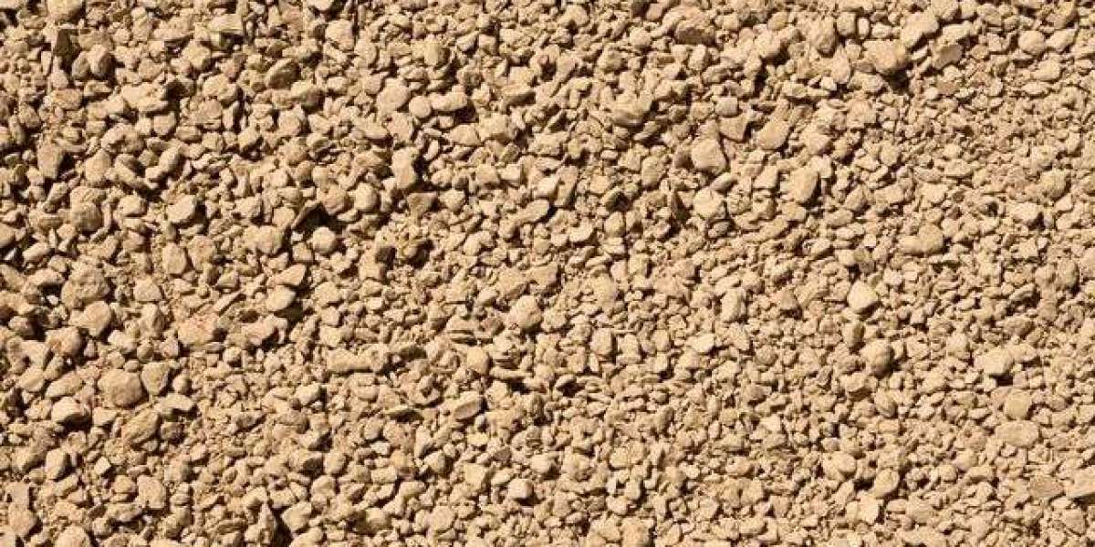 What Are the Benefits and Uses of Bentonite Clay for Natural Skincare and Personal Care?