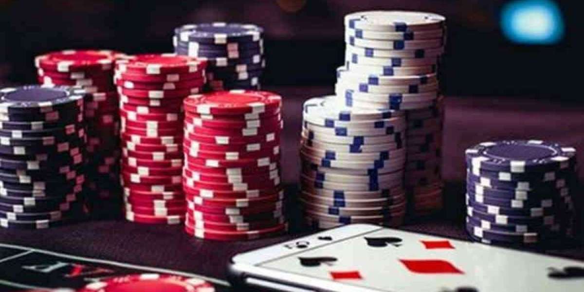 Ewolucja platform live dealer w polskich kasynach online: Jak technologia strumieniowania na żywo zmienia interakcje gra